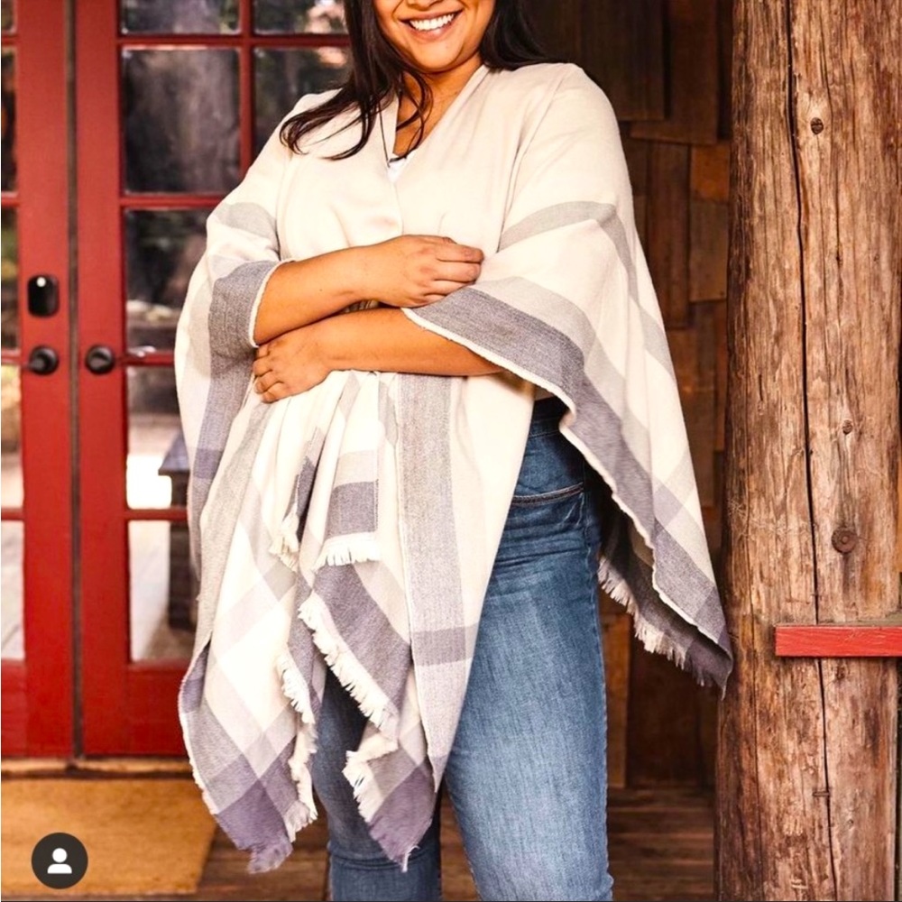 NWT Siizu Poncho